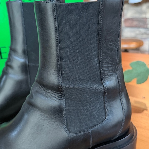 Authentic Bottega Veneta Black Leather Lug Chelsea Boots - Picture 8 of 16